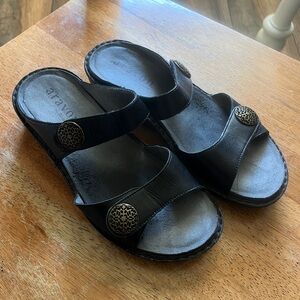 Women’s sandals size 7